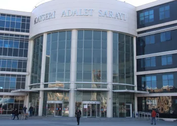 Uyuşturucu madde imal ettikleri iddia edilen 12 sanığın yargılanmasına devam edildi