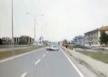 Kaldırımda yürürken hayatından oldu