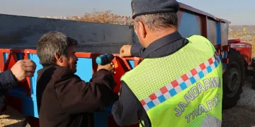 Jandarmadan traktör sürücülerine trafik güvenliği eğitimi