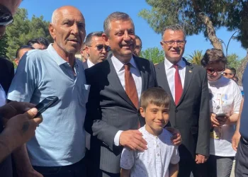 Özgür Özel’e 9 yaşındaki adaşından sürpriz