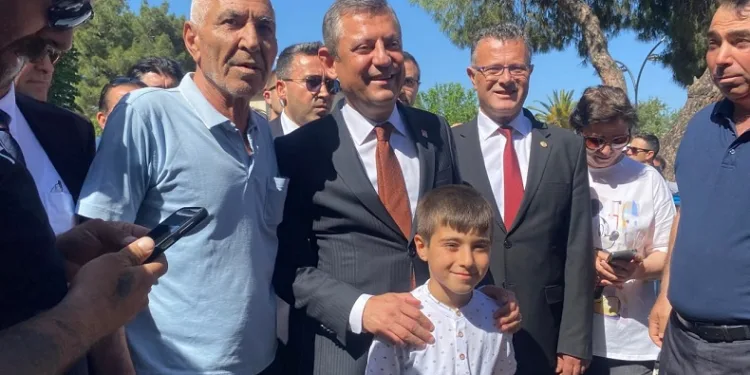 Özgür Özel’e 9 yaşındaki adaşından sürpriz