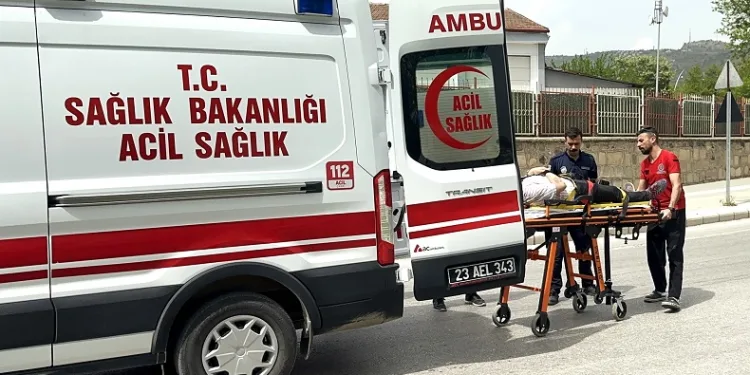 Yeni aldığı motosikletiyle çıktığı trafikte kaza yaptı, yaralandı