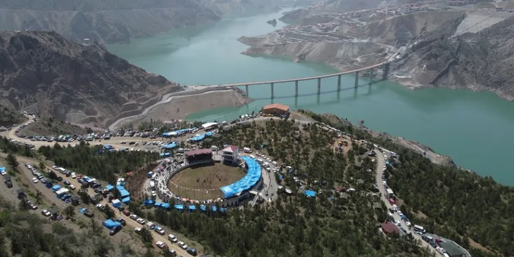 Boğalar yeni Yusufeli’nde ilk kez arenaya çıktı