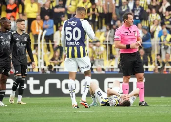 Fenerbahçeli futbolcu İsmail Yüksek’in ayak bileği bağında kopma tespit edildi