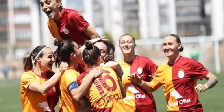 Galatasaray Petrol Ofisi, son haftaya lider girdi