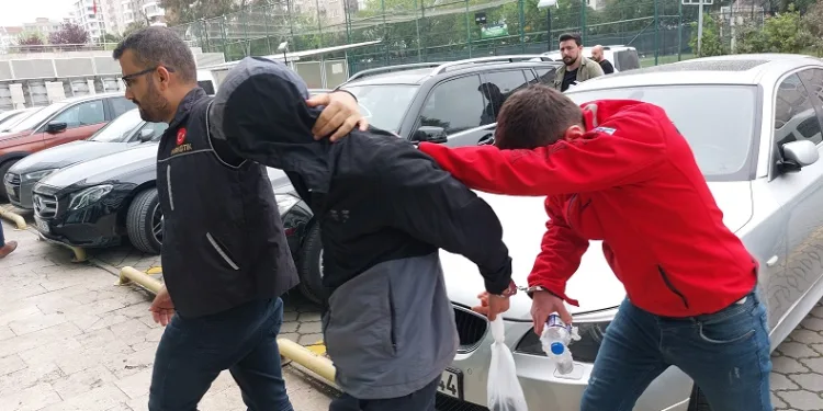 Uyuşturucu ticaretinden 2 kişi adliyeye sevk edildi