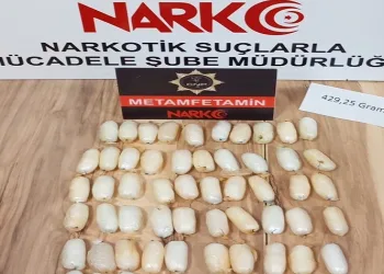 Yabancı uyruklu şahıs mide ve bağırsaklarındaki 65 paket uyuşturucuyla yakayı ele verdi