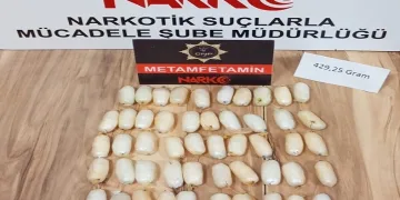Yabancı uyruklu şahıs mide ve bağırsaklarındaki 65 paket uyuşturucuyla yakayı ele verdi