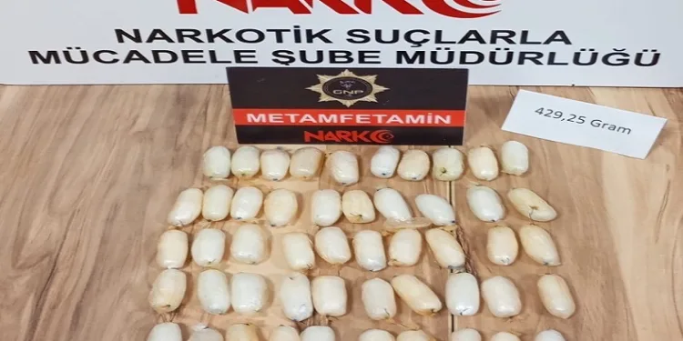 Yabancı uyruklu şahıs mide ve bağırsaklarındaki 65 paket uyuşturucuyla yakayı ele verdi