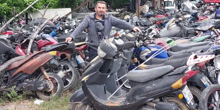 Yediemin otoparkları yıllardır alınmayan motosikletler nedeniyle motosiklet mezarlığına döndü