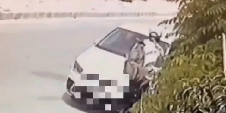 Banka müdürünün arabasına uzun namlulu silah mermisi bırakarak ailesi ile tehdit ettiler