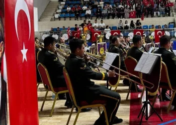 Askeri bando Hakkari’de konser verdi