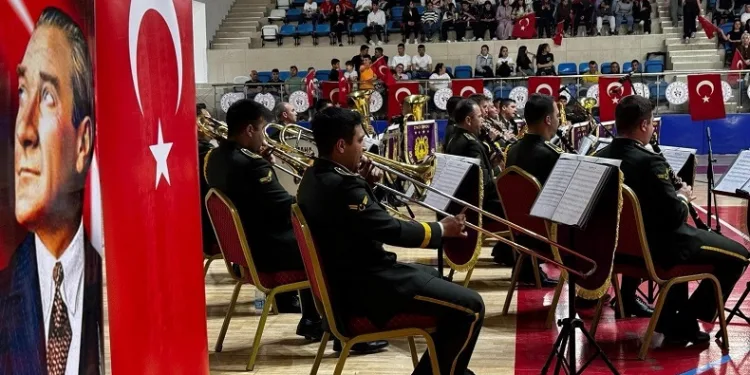 Askeri bando Hakkari’de konser verdi