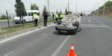 Kontrolden çıkan otomobil takla attı