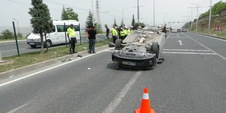 Kontrolden çıkan otomobil takla attı
