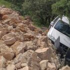 Hafif ticari araç şarampole devrildi