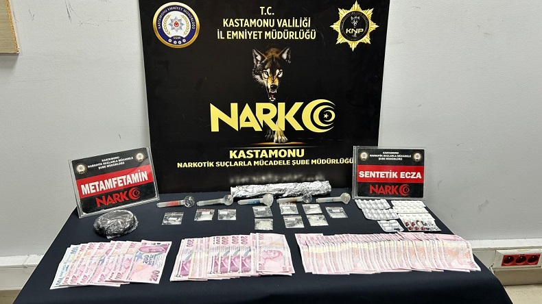 Kastamonu'da uyuşturucu ile yakalanan 1'i kadın 3 kişi tutuklandı