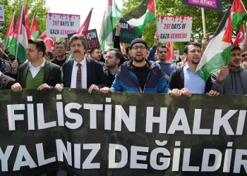 Üniversite öğrencilerinden çadırlı Filistin eylemi