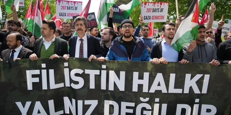 Üniversite öğrencilerinden çadırlı Filistin eylemi