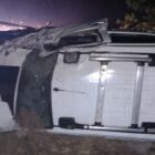 Konya’da bariyere çarpan otomobil takla attı