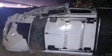 Konya’da bariyere çarpan otomobil takla attı