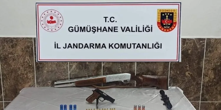 Gümüşhane’de kaçak silah operasyonunda 4 tabanca ve 1 av tüfeği ele geçirildi