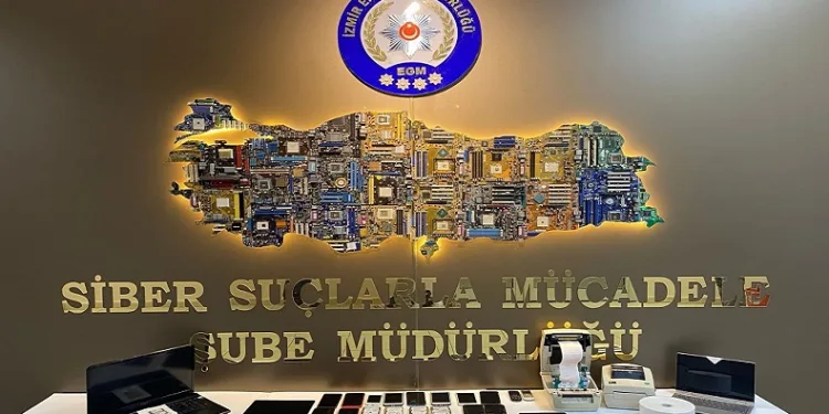 İzmir’de internet sitesi dolandırıcılarına operasyon