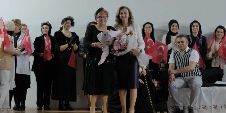 Bursa Kız Lisesi mezunlarından anlamlı gösteri