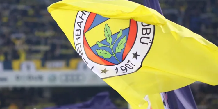 Fenerbahçe: “Fenerbahçe camiası Türk futbolunda adaletsiz sisteme karşı bir duruş sergiliyor”