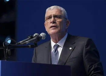 Müsavat Dervişoğlu mazbatasını aldı