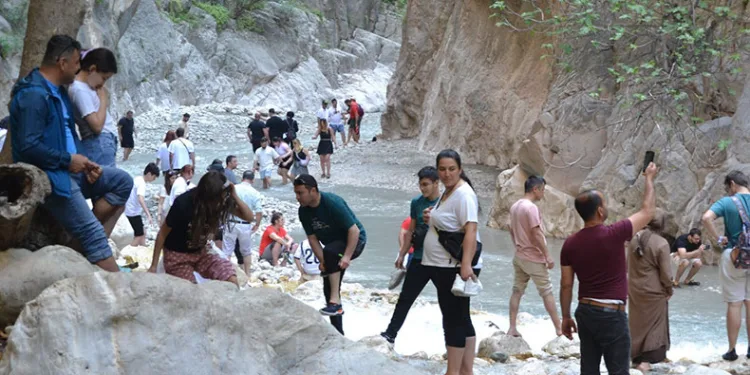 Saklıkent Kanyonu’nda bayram yoğunluğu yaşandı