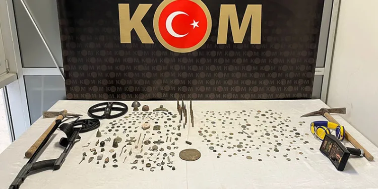 Kütahya’da 417 adet tarihi obje ele geçirildi