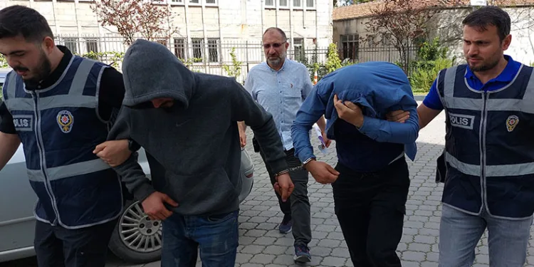 Polis motosiklet hırsızlarını taktıkları kask sayesinde yakaladı