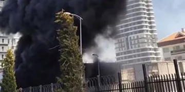 Yalıtım malzemelerinden çıkan yangın inşaat halindeki binaya sıçradı