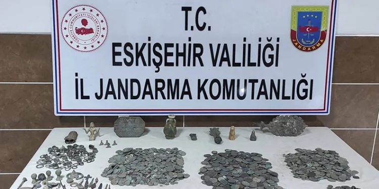 Jandarma ekipleri bin 866 adet tarihi eser ele geçirdi