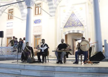 Teravih sonrası musiki keyfi