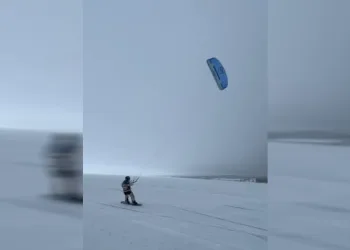 Çıldır Gölü’nde sörf heyecanı