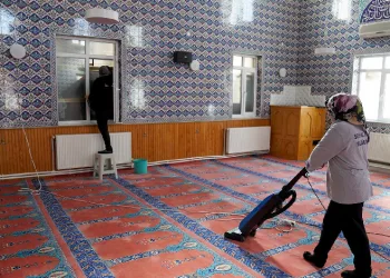 Camilerde Ramazan temizliği