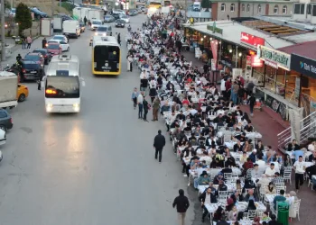 Esnaf ile öğrenciler iftarda buluştu