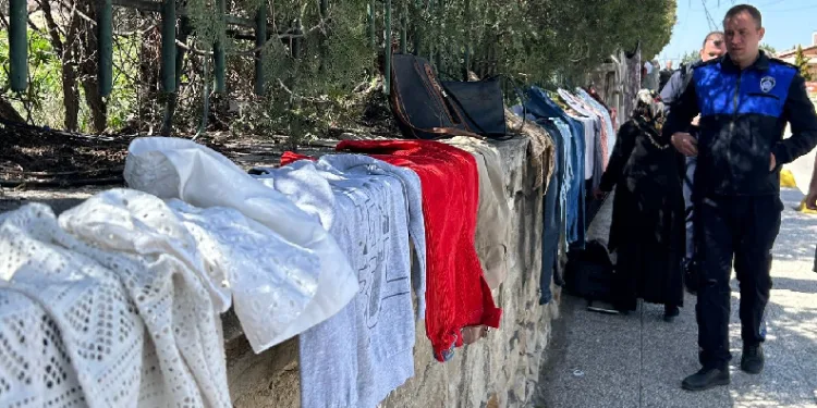 Hastane duvarını pazara çevirenlere zabıta engeli