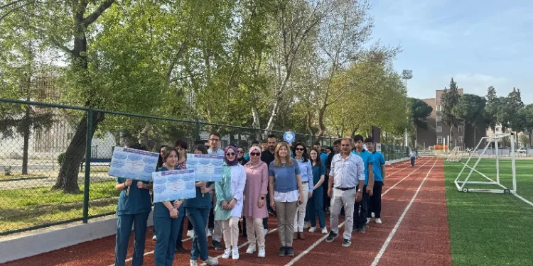 Otizme dikkat çekmek için yürüdüler