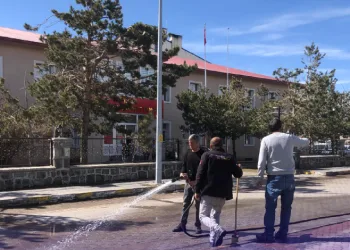 Arpaçay Belediyesi’nden bahar temizliği