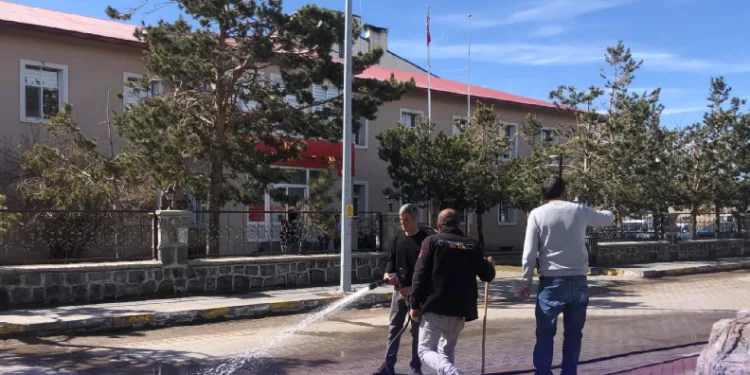 Arpaçay Belediyesi’nden bahar temizliği