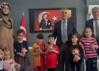 Depremzedeler için harçlık biriktiriyorlar