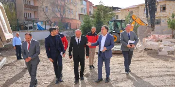 Vali Eldivan, mağazaların proje çalışmalarını inceledi