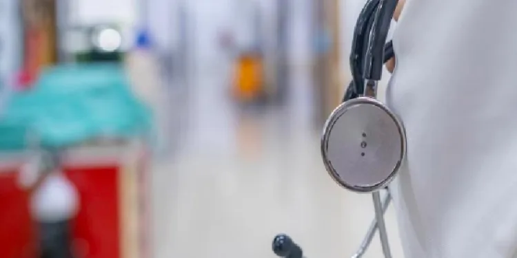 Mahalle halkıyla tartışan doktor açığa alındı