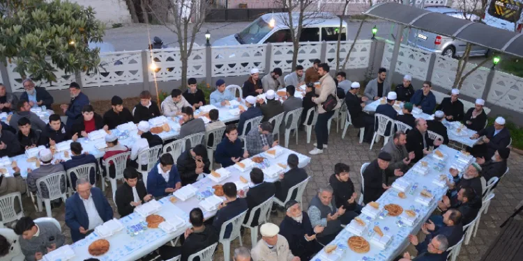 Mahallede imece usulü iftar
