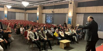 Öğrenciler, Kütahya Müftülüğünü şenlendirdi