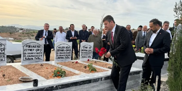 Başkan Tutdere’nin ilk ziyareti mezarlık oldu