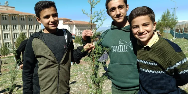 Sason’da geleneksel fidan dikimi